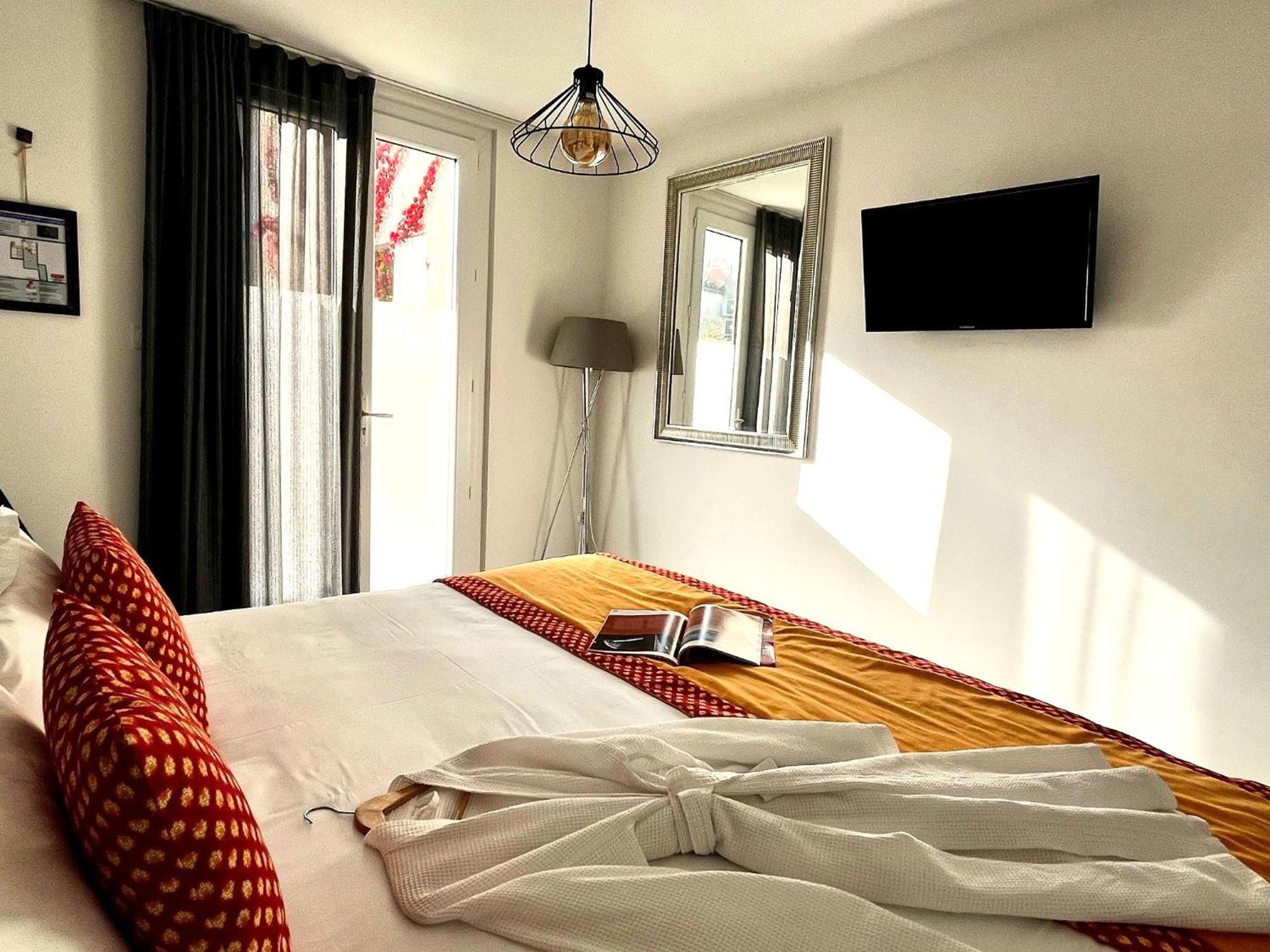 Hotel Saint Louis เอก-มอร์ต ภายนอก รูปภาพ